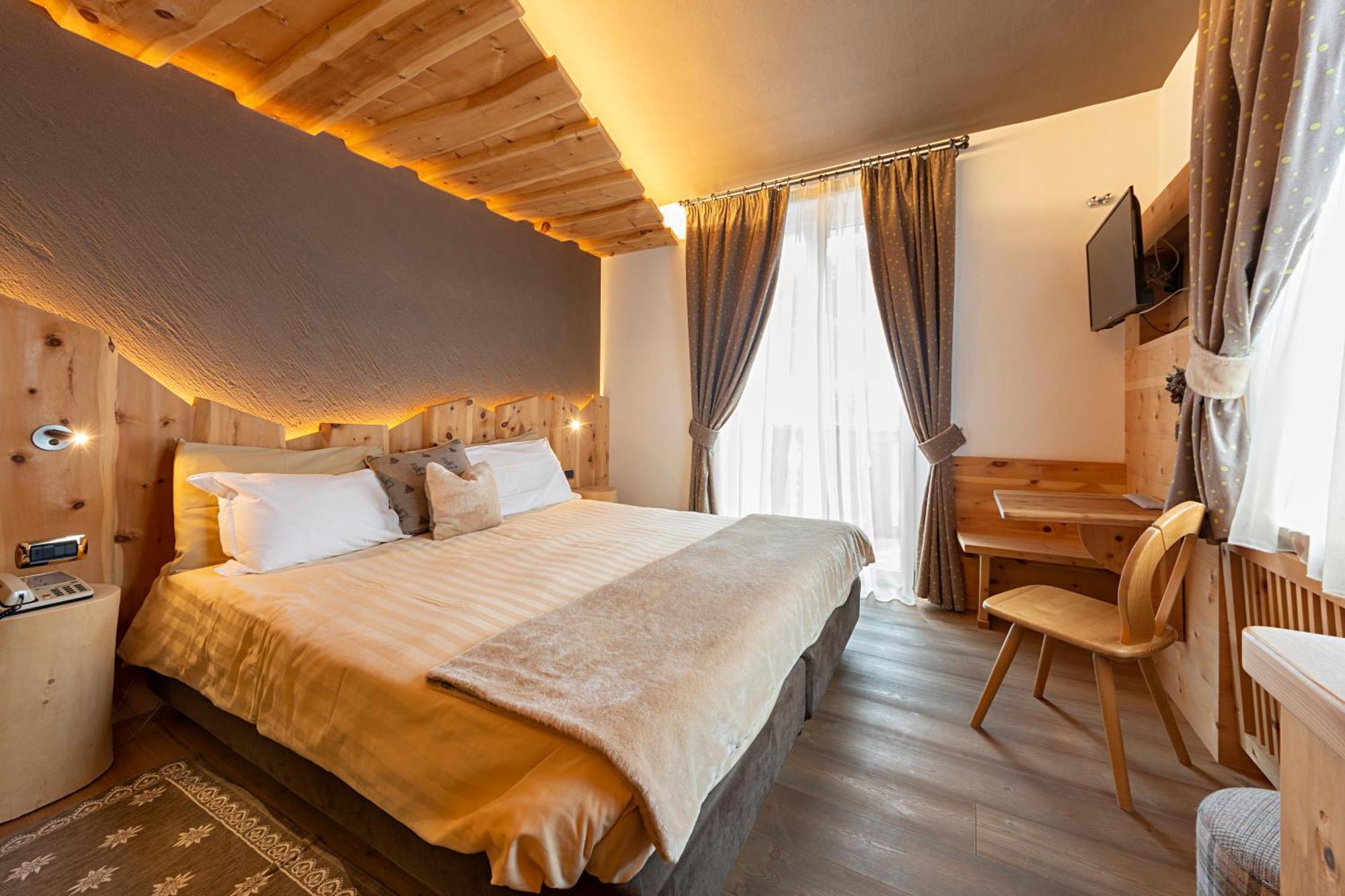 Standard Double or Twin Room Balcony
