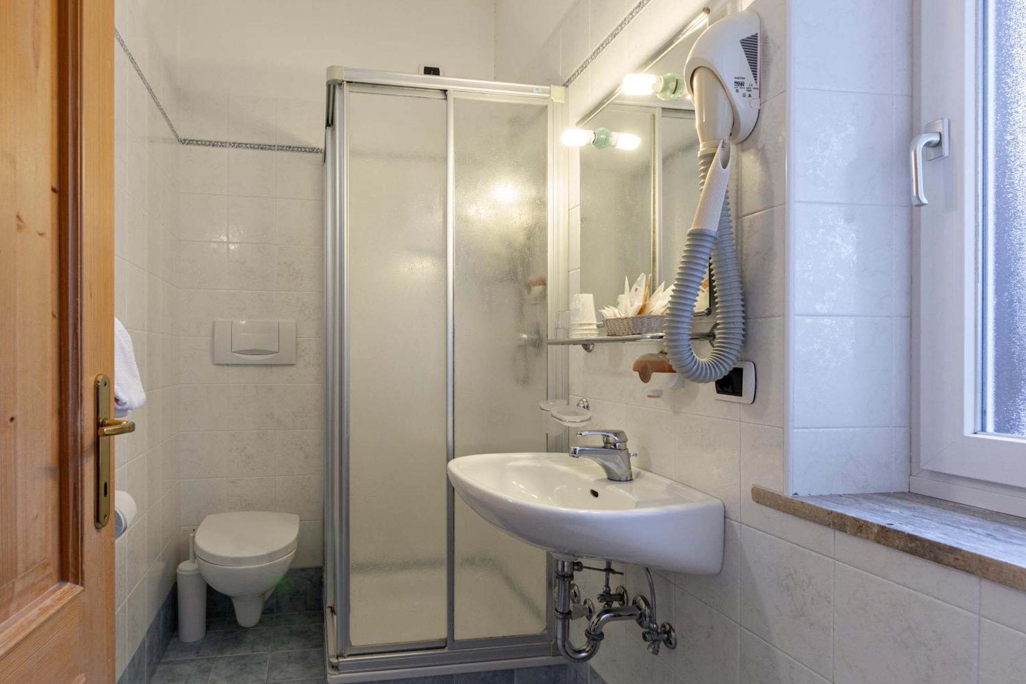 Economy Triple Room